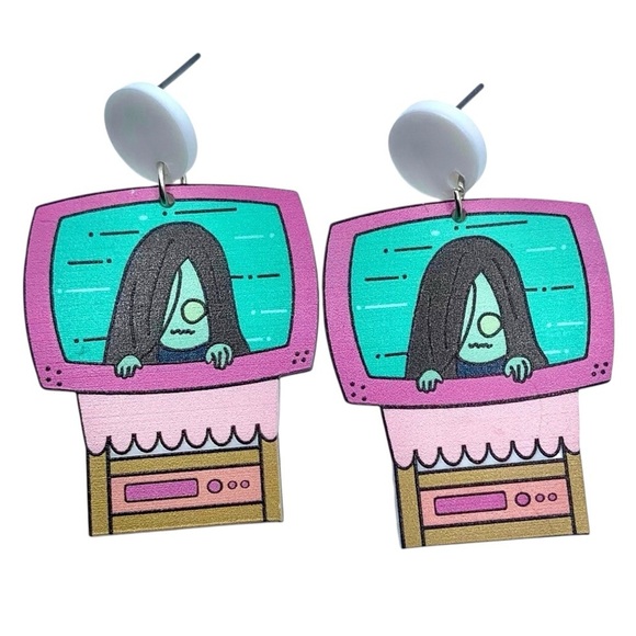 Creepy Cute Halloween Earrings Goth Cartoon "The Ring" Horror Movie Jewelry - Picture 4 of 6
